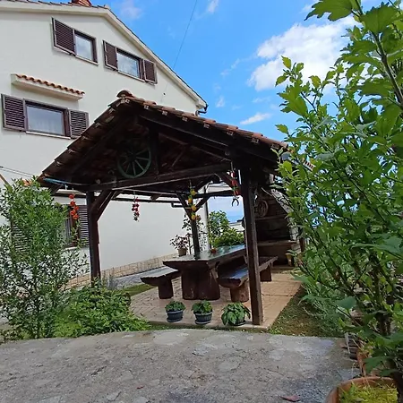 Apartment Miro- 5 Km From Opatija